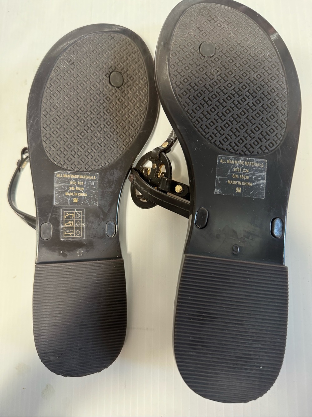 Tory Burch Dark Brown Women's Jelly Thong Sandals with Gold Logo Accent - Picture 4 of 4